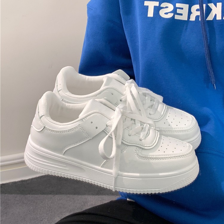 Vans Shoes Old Skool - أحذية رياضية نسائية بيضاء ذات نعل
